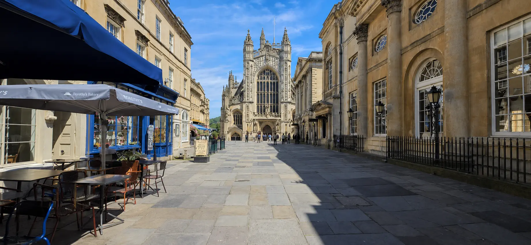 Book fixed-price private airport taxi transfers from Bath to Gatwick Airport and from Gatwick Airport back to Bath.