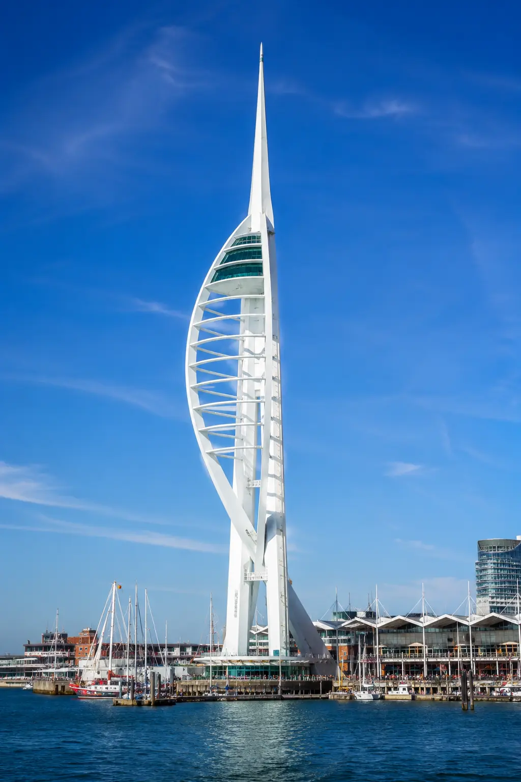 Book fixed-price private airport taxi transfers from Portsmouth to Gatwick Airport and from Gatwick Airport back to Portsmouth.
