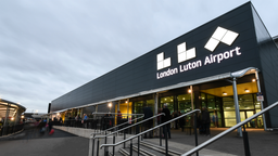 Luton Airport taxi transfer image